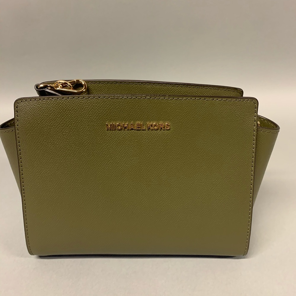 Olive Michael Kors Cross Body.